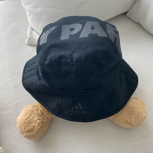 Ivy park bucket hat. One size